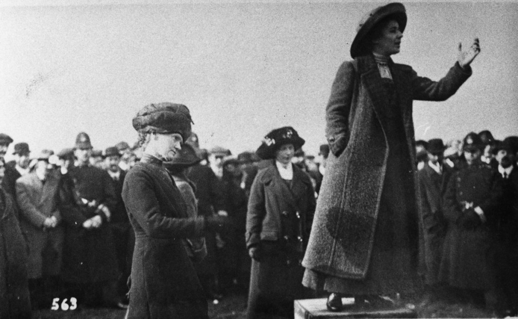 rose-lamartine-yates-addressing-a-crowd-on-wimbledon-common-before-the-war